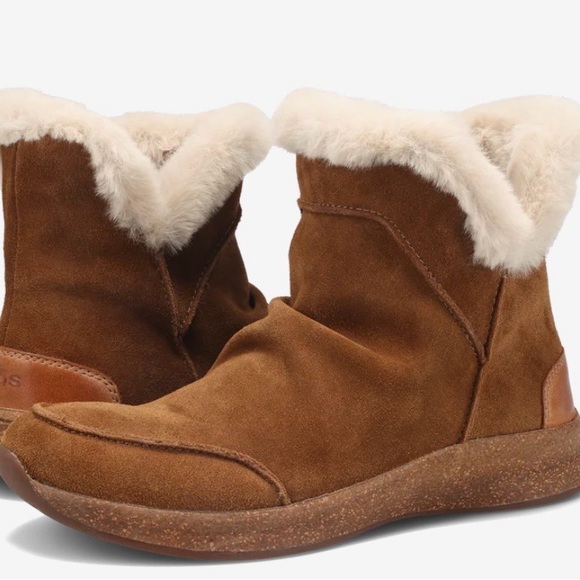 Taos Footwear Shoes - New! Taos Footwear Brown Suede Winter Boots NEW in Box!